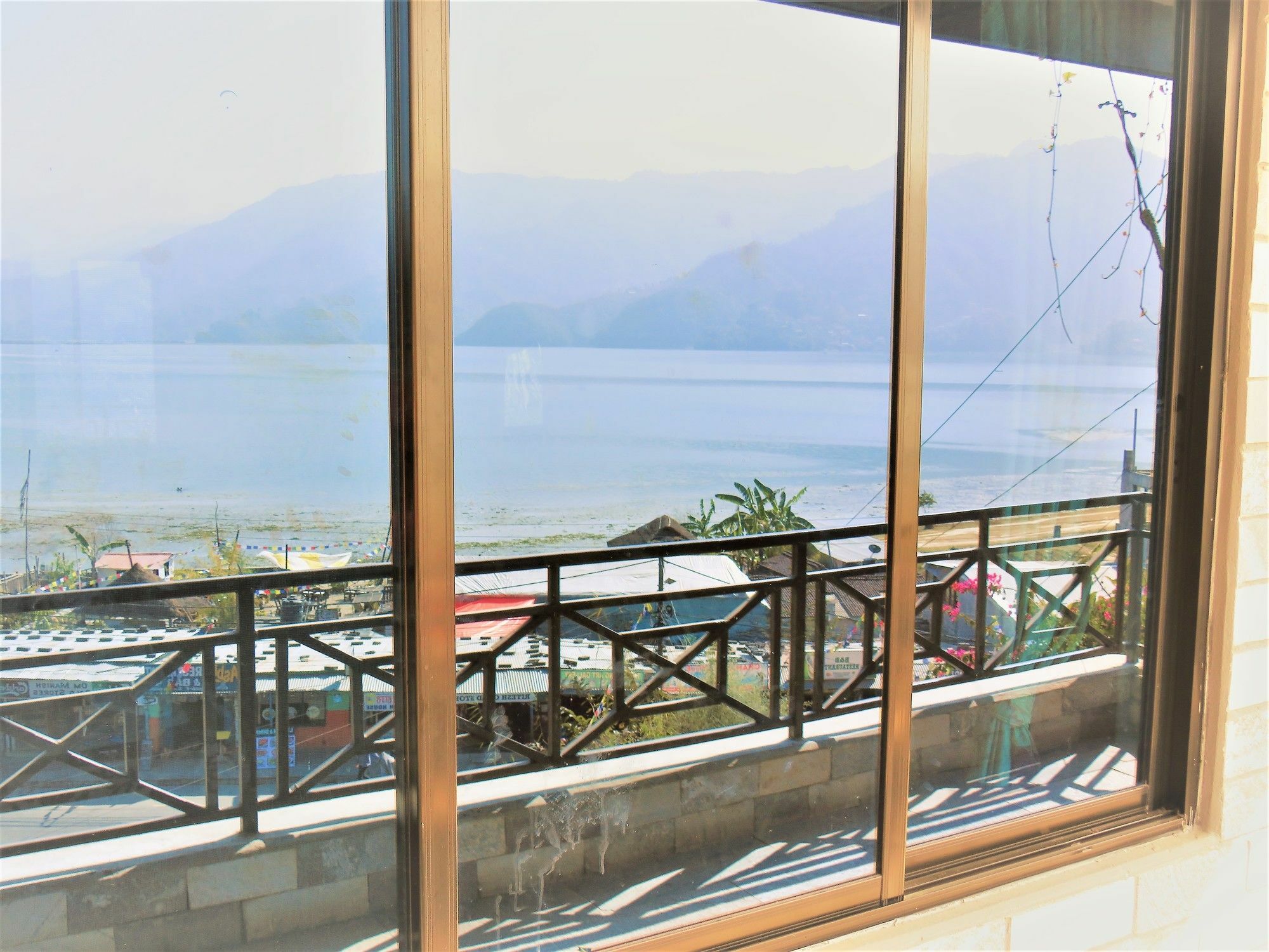 Lake Vision Guesthouse Pokhara Buitenkant foto